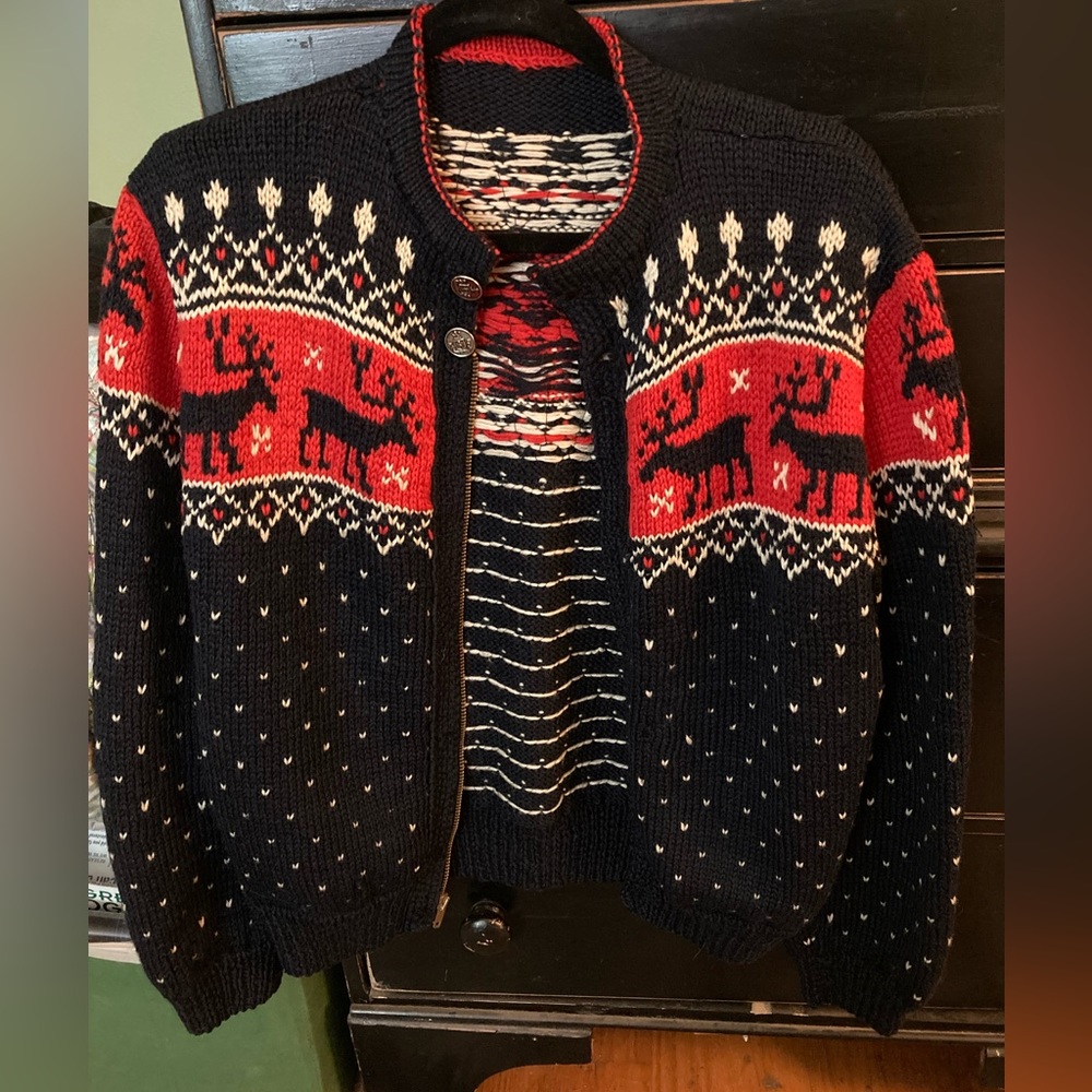 Vintage wool winter sweater. Hand knitted. Size Medium to Large. No label